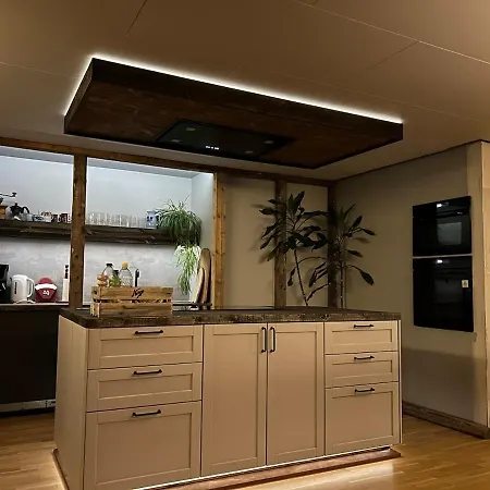 With Large Outdoor Area 度假居 哈马尔